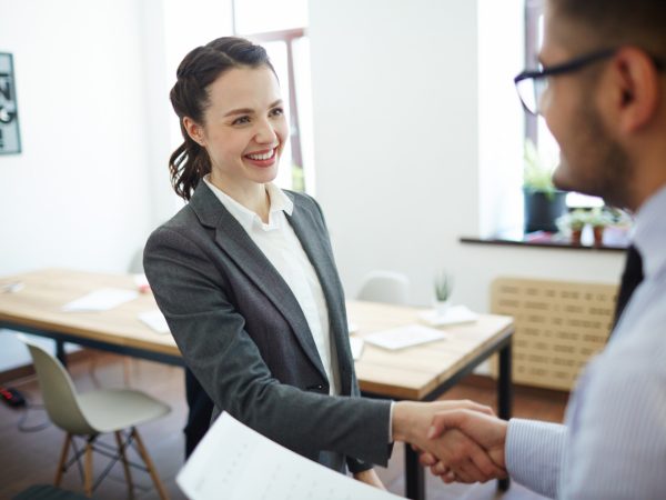 Saiba quais as vantagens e desvantagens da contratação CLT e do trabalho autônomo e escolha a melhor opção para suas necessidades comerciais!