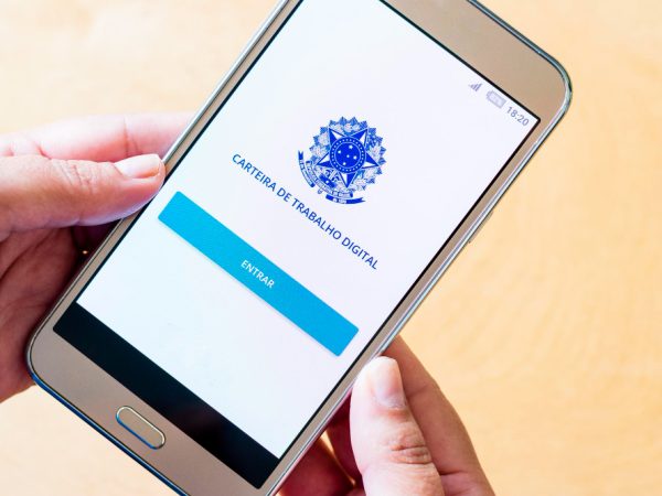 Você já ouviu falar da carteira de trabalho digital? Se deseja aprender como emitir e utilizar esse importante documento, leia este artigo atentamente. 