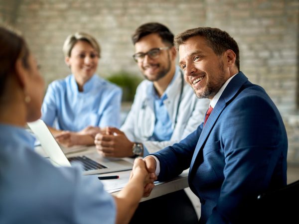 Para que você entenda melhor como fazer e a importância do controle financeiro para pequenos negócios, preparamos esse artigo para você.