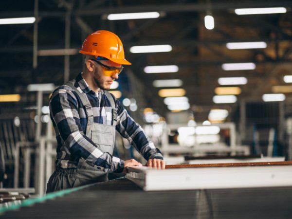 As empresas precisam se adequar as constantes mudanças da legislação trabalhista no período e ficar atenta aos procedimentos que podem ser adotados.