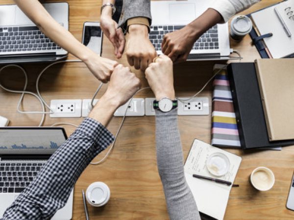 A seguir vamos explicar técnicas para você montar uma equipe de vendas motivada em sua empresa e apresentar ainda dicas para você ampliar seu faturamento.