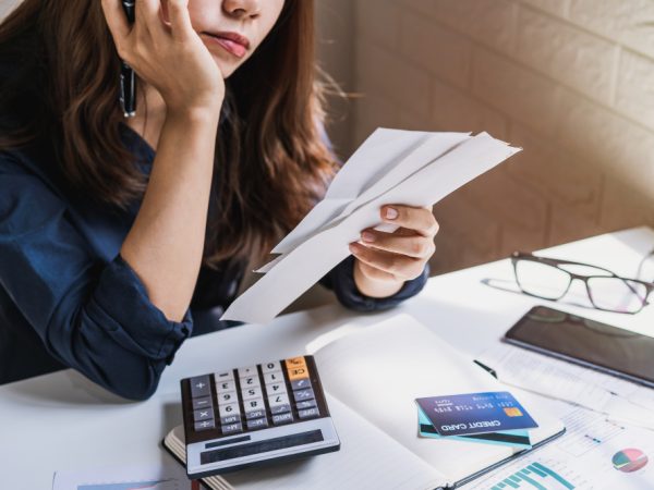 Como lidar com inadimplências em uma empresa de prestação de serviços: estratégias para não perder dinheiro