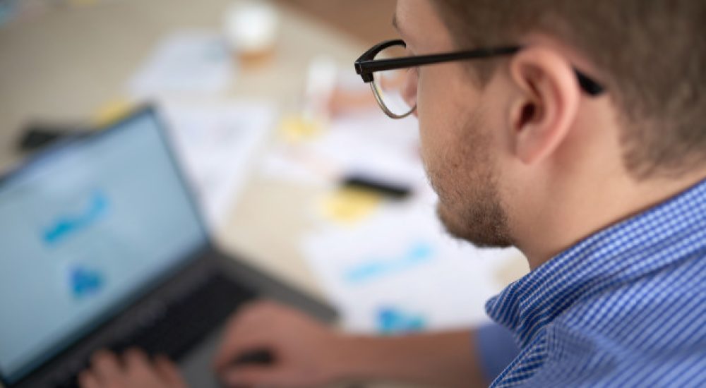 Elaboração de um planejamento financeiro para uma empresa.